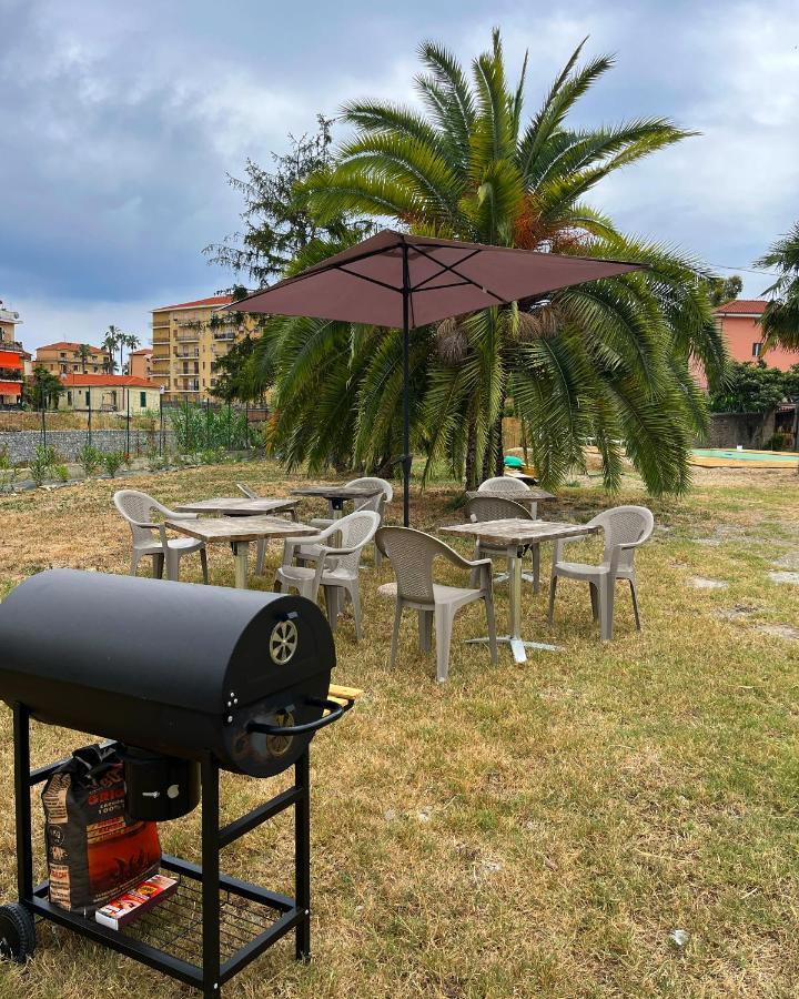 Il Gattino Di Porto - Apt 2 - Bilocale Terrazzo Piscina Imperia Luaran gambar