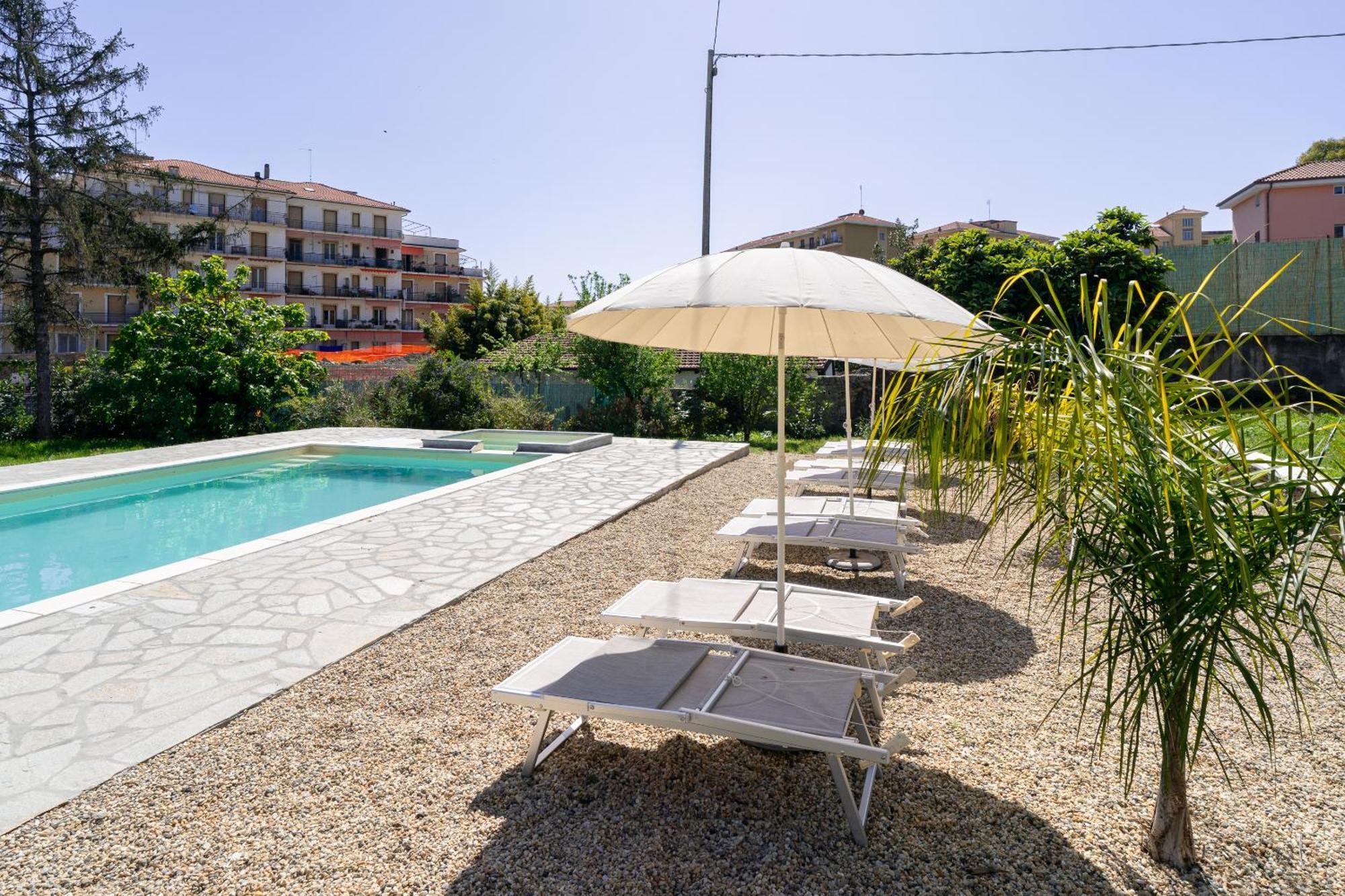 Il Gattino Di Porto - Apt 2 - Bilocale Terrazzo Piscina Imperia Luaran gambar