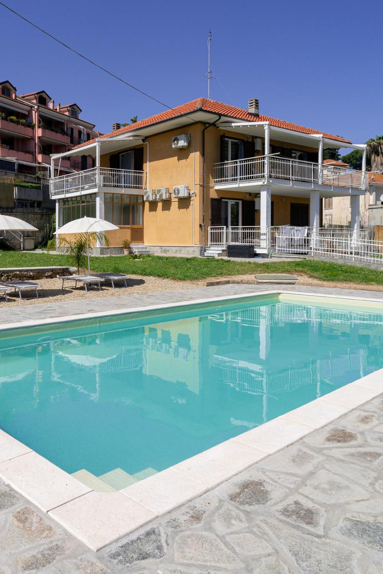 Il Gattino Di Porto - Apt 2 - Bilocale Terrazzo Piscina Imperia Luaran gambar